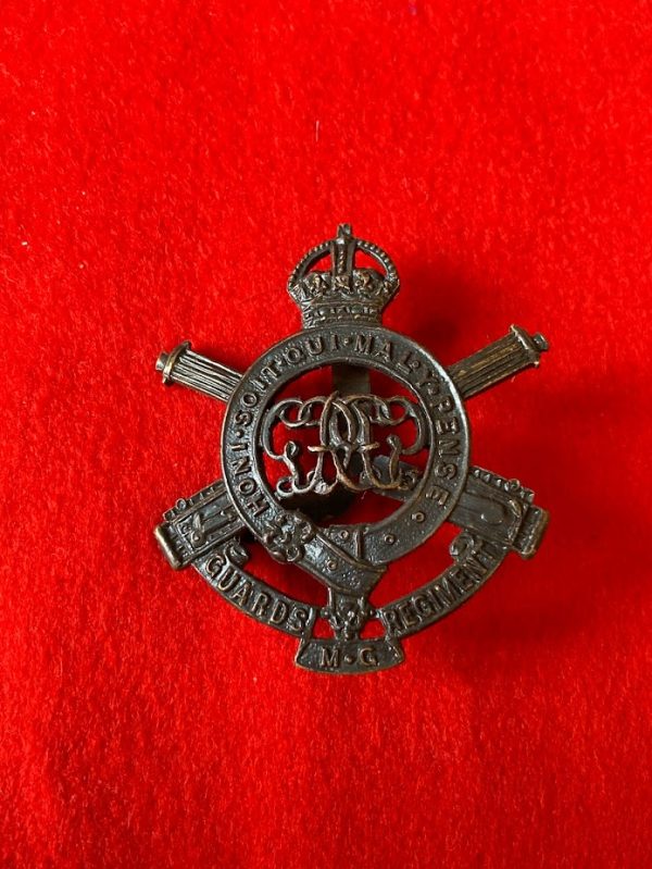 Guards Machine Gun Regiment Officers cap badge