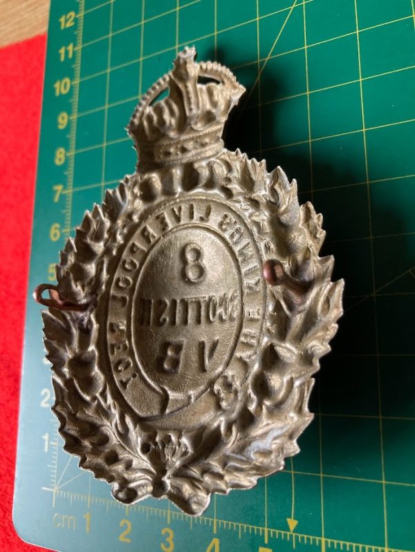 8th Scottish VB headdress badge